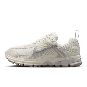 NKK3396YSG-NIKE-VOMERO-GRY-HF6998-108-V1