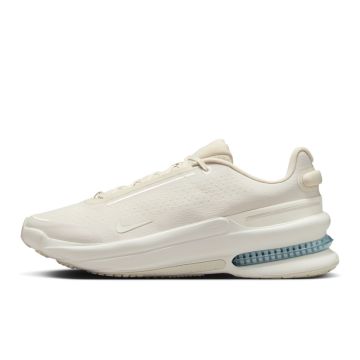 nike tekkies at studio 88