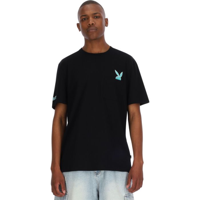 PYB287B-PLAYBOY-RHD-PKT-TEE-BLK-PB-SS25-MA-0066-V1