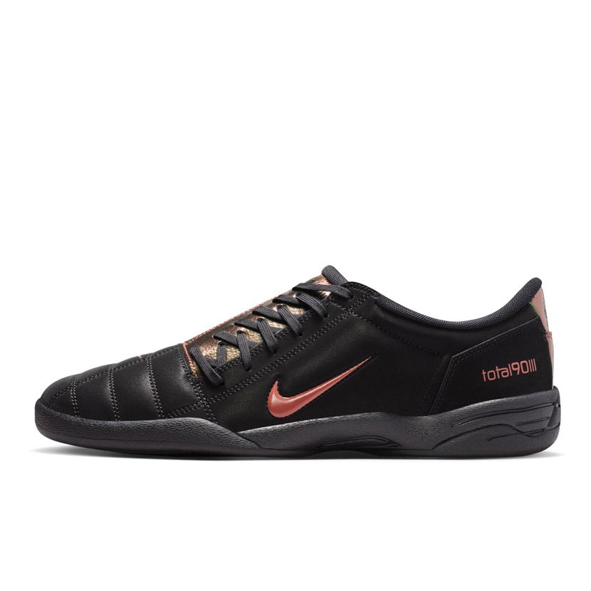 nkk3673b-nike-total-90-blk-red